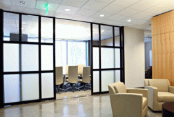 Cách chọn vách ngăn nhôm kính cho văn phòng