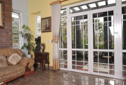 Đặc điểm của cửa nhôm kính bạn nên biết