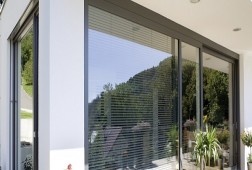 Giá cửa nhôm kính trên thị trường hiện nay