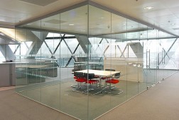 Công dụng tuyệt vời của vách ngăn nhôm kính