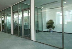 Những điểm nổi trội của vách ngăn nhôm kính giá rẻ