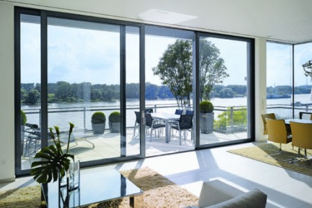 Sự vượt trội của cửa nhôm kính với các dòng cửa khác trên thị trường